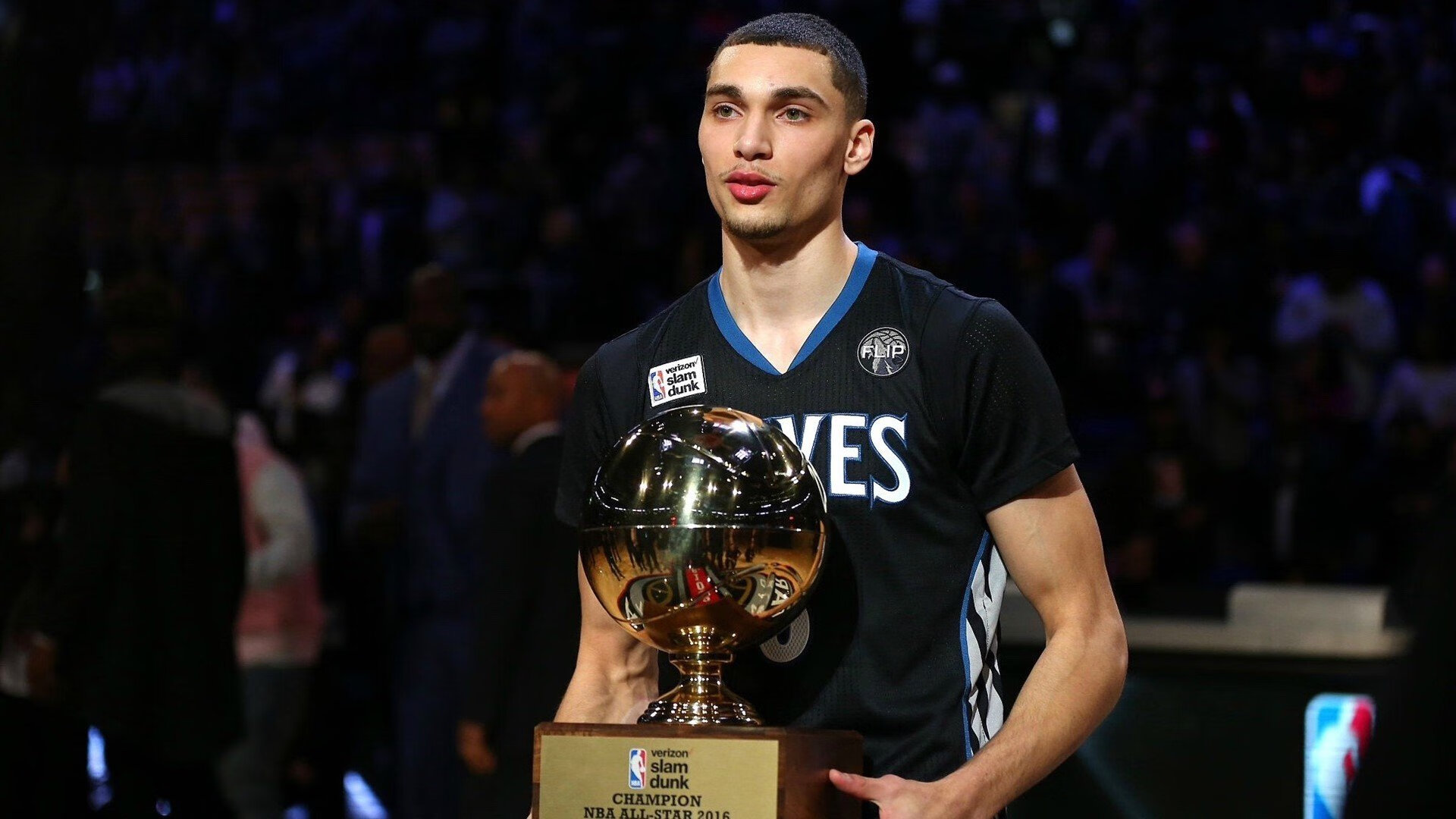 “雪域战神：北极圈极寒赛段的激情较量”，北极雪景